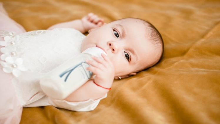 Breastfeeding vs. Formula: When baby formula is a tough but necessary decision