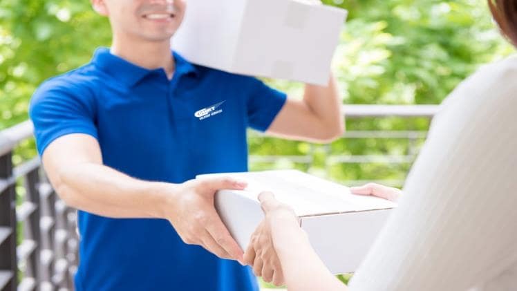 Qualities that Make an Outstanding Lab Courier Service