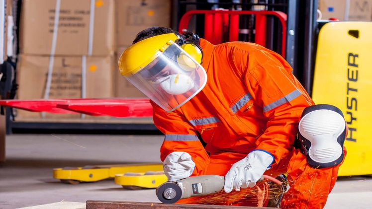 5 Important Safety Clothing You Need To Wear At Work
